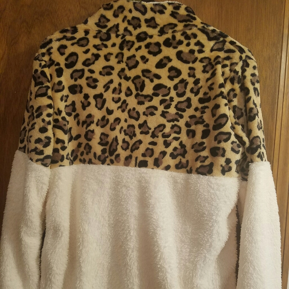 Leopard Print Pullover - Picture 3 of 3